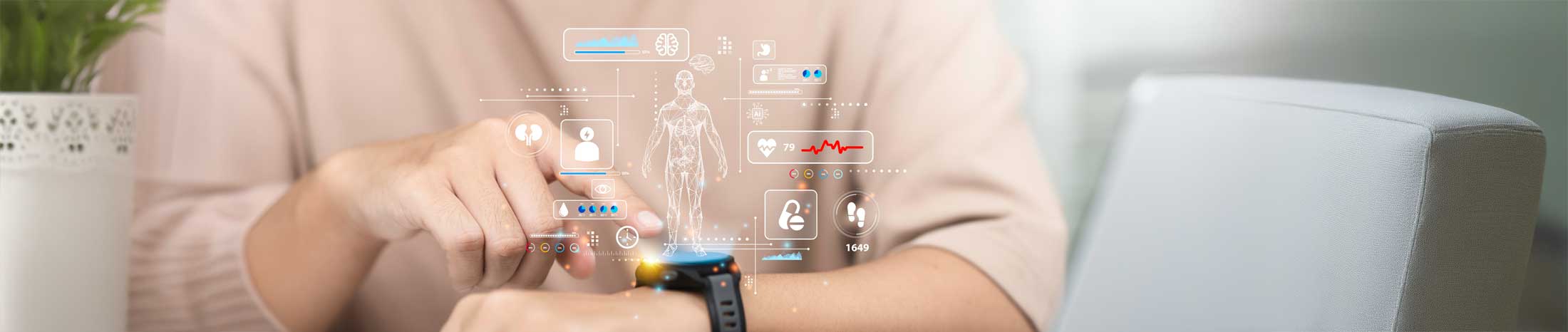 Person bedient Smartwatch; eingeblendete Symbole zeigen Gesundheits- und Fitnessdaten wie Puls, Schritte und Aktivit&auml;tstracking.